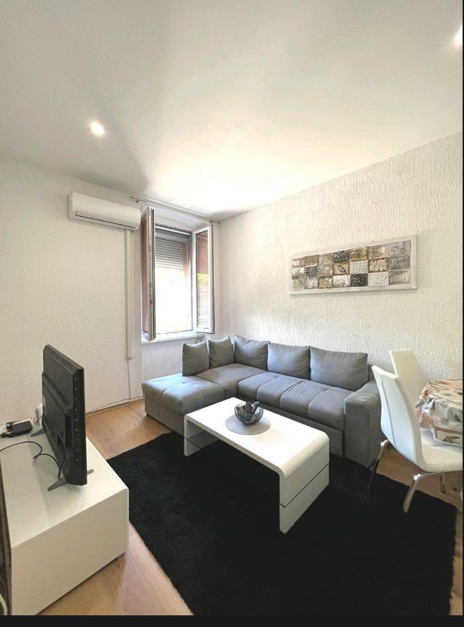 Apartment Eva Pula Exterior photo