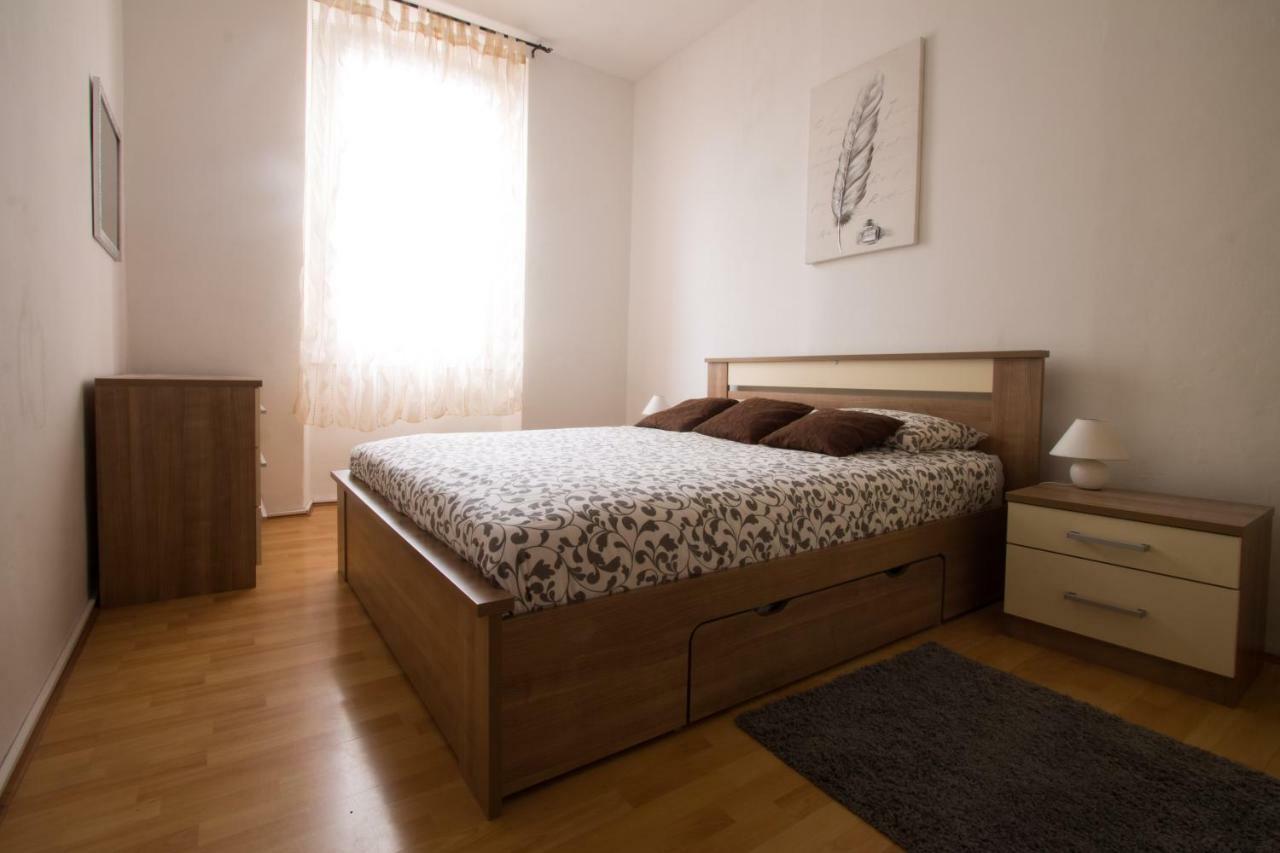 Apartment Eva Pula Exterior photo